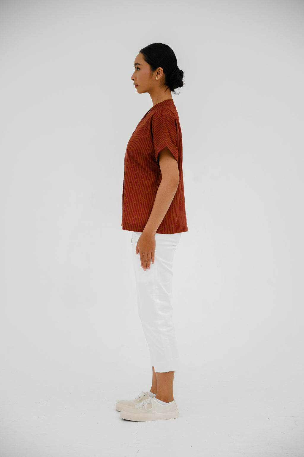 Atasan FML Mandarin V-Neck Lengan Pendek Relaxed Fit - Cetak Digital