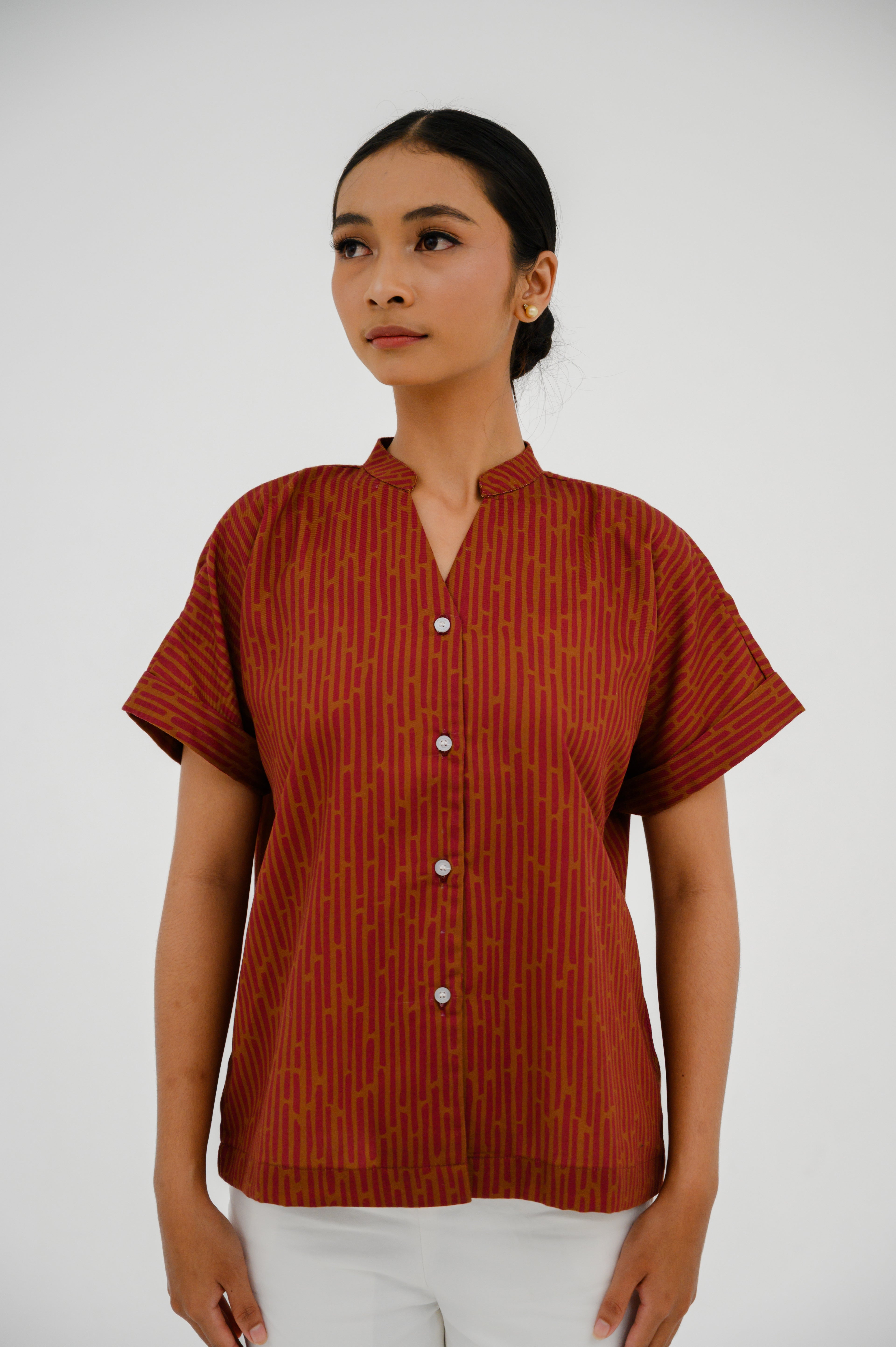 Atasan FML Mandarin V-Neck Lengan Pendek Relaxed Fit - Cetak Digital