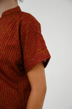 Atasan FML Mandarin V-Neck Lengan Pendek Relaxed Fit - Cetak Digital
